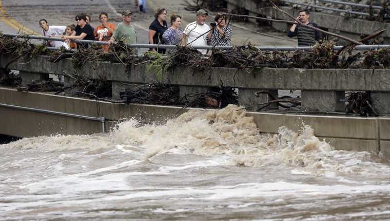 La tormenta llevó fuerte lluvia y vientos que desbordaron ríos y provocaron evacuaciones. (Foto Prensa Libre: AP).