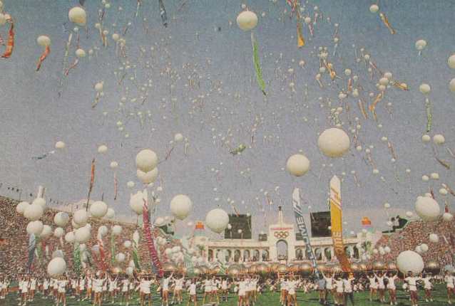 Inauguración de los Juegos Olímpicos de Los Ángeles el 28 de julio de 1984. (Suzanne Vlamis/ AP)