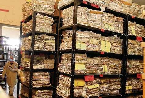 Documentos que la Procuraduría de los Derechos Humanos halló en el Archivo de la Policía Nacional, donde se evidencian las violaciones por parte de los gobiernos militares contra estudiantes y sindicalistas. (Foto Prensa Libre)