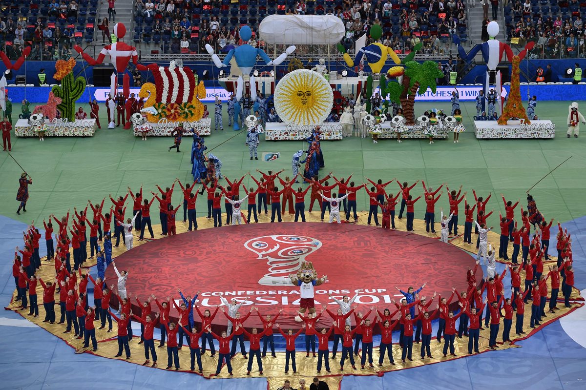 “La Roja se moja”: los colores de Chile tiñen San Petersburgo