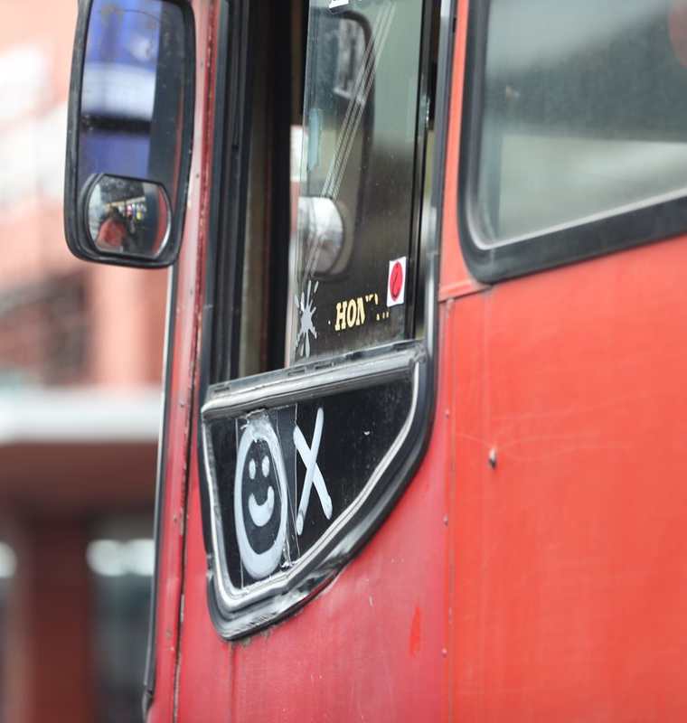 Dueños y pilotos de buses rojos son víctimas de extorsión. (Foto Prensa Libre: Érick Ávila)
