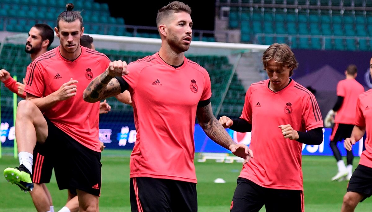 Sergio Ramos, durante el entrenamiento del Real Madrid, previo al juego contra el Atlético de Madrid. (Foto Prensa Libre: AFP)