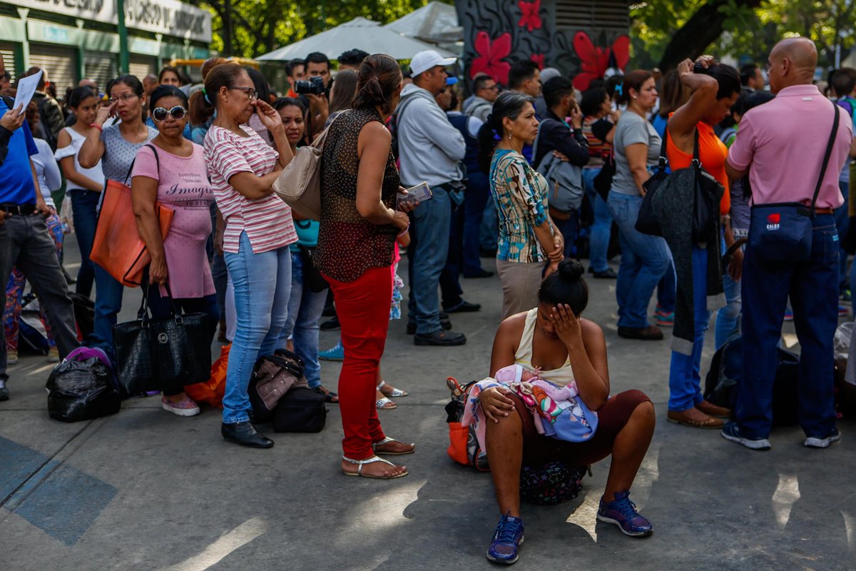 Conseguir comida se hace cada vez más desesperante en Venezuela. (Foto Prensa Libre: EFE)