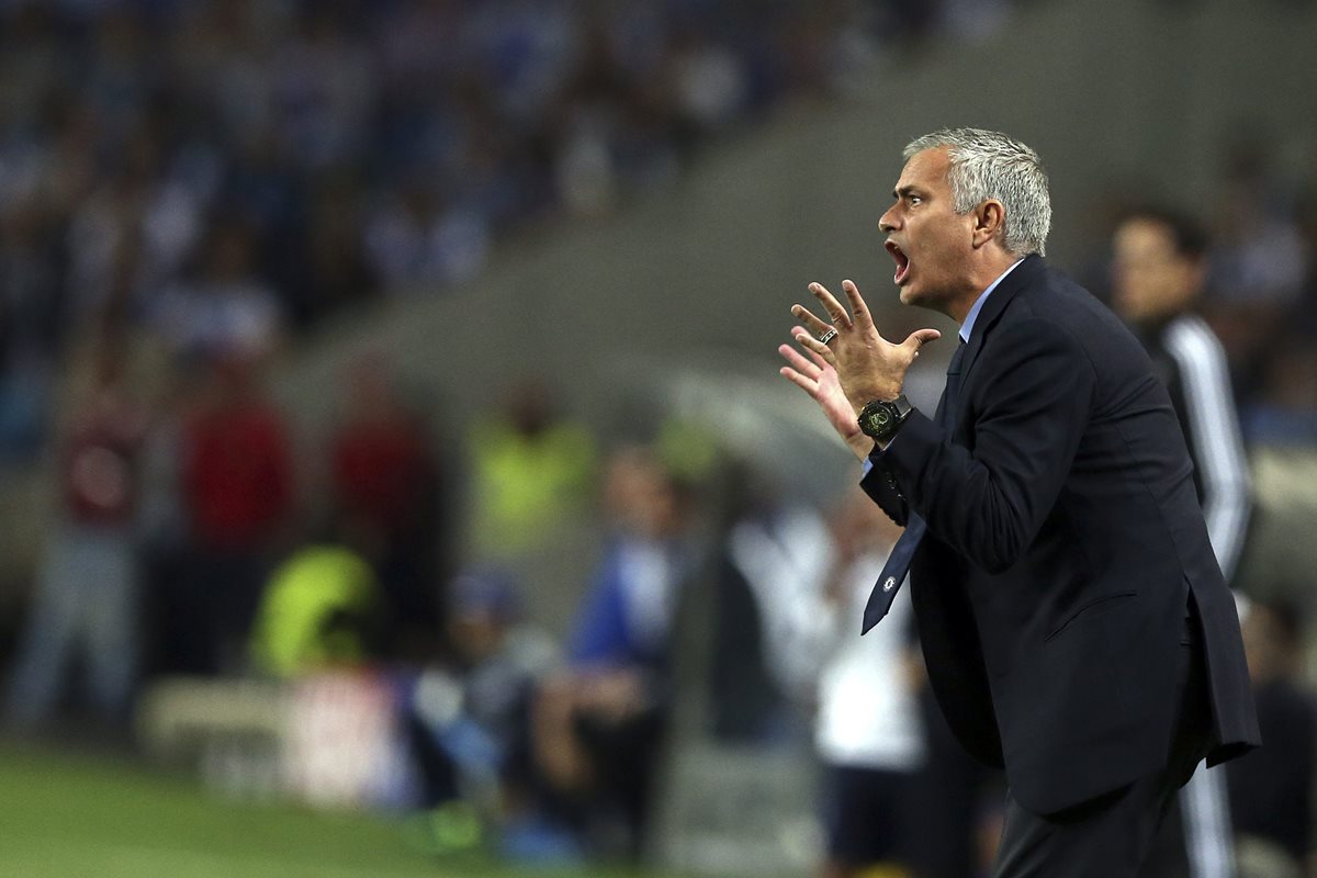 Mourinho sigue recibiendo críticas por sus polémicas declaraciones. (Foto Prensa Libre: EFE)