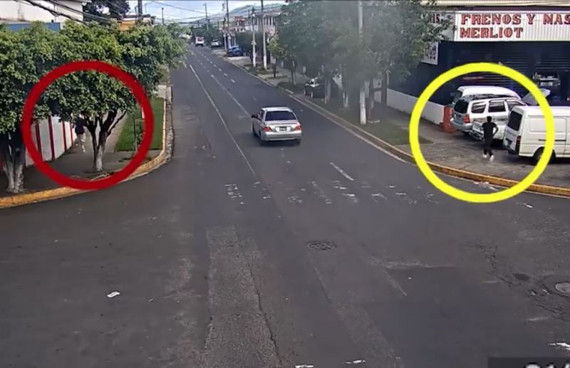 Imagen de la persecución de los dos asaltantes en Santa Tecla, El Salvador. (Foto Prensa Libre: Alcaldía de Santa Tecla).