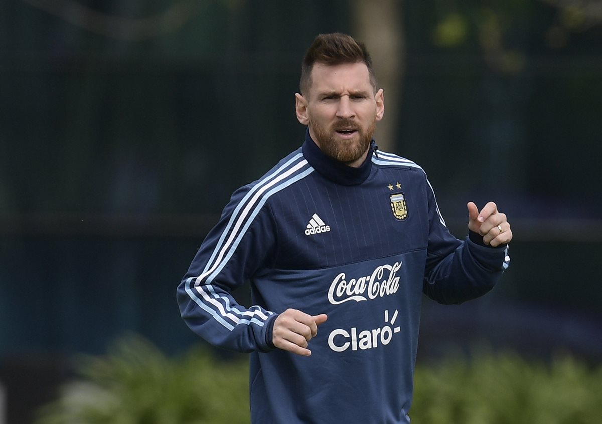 Lionel Messi junto a sus compañeros de la selección de Argentina. (Foto Prensa Libre: AP)