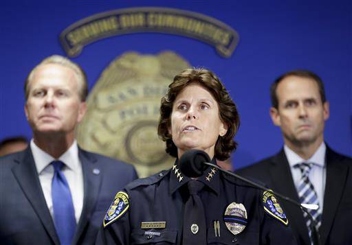 Shelley Zimmerman habla sobre la balacera a la prensa en San Diego, California. (Foto Prensa Libre: AP)
