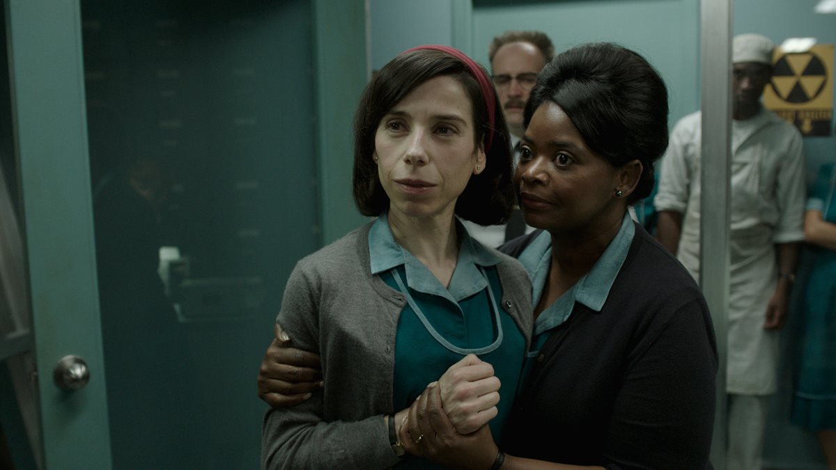 Las actrices Sally Hawkins y Octavia Spencer, en una escena de The Shape of Water, la película con más nominaciones en los Óscar (Foto Prensa Libre: EFE).
