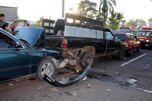 Uno de los heridos fue trasladado al Hospital Nacional de esa localidad. (Foto Prensa Libre: Rolando Miranda)