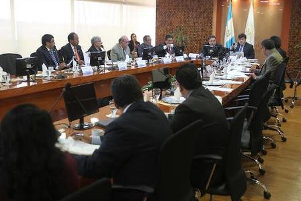 la comisión  de postulación para la SAT seleccionará a ocho candidatos a director. (Foto. Prensa Libre: URÍAS GAMARRO).