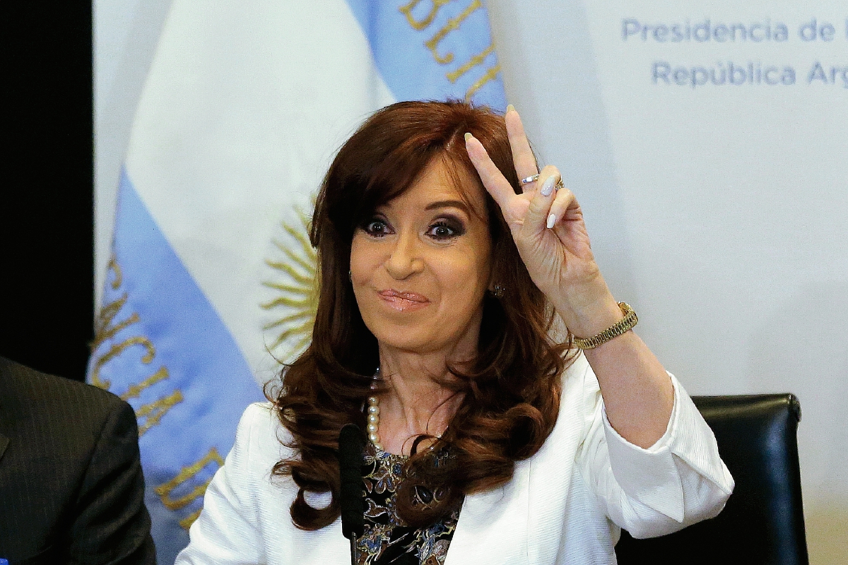 El gobierno  de la presidenta Cristina Fernández gmantendrá impuesto al salario pese a amenaza de huelga.  (Foto Prensa Libre: AP)