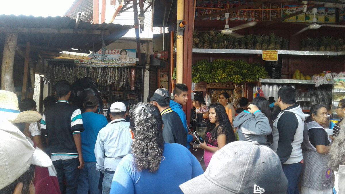 La granada fue lanzada a una carnicería en el mercado antiguo de Villa Nueva, se indicó en forma preliminar. (Foto, Prensa Libre: @SantosDalia)