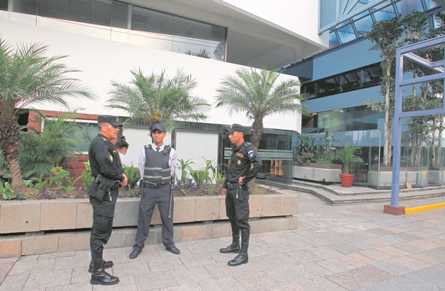 Las oficinas de Aceros de Guatemala fueron intervenidas el 5 de mayo último. (Foto Prensa Libre: Hemeroteca PL)