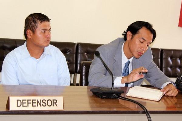 Wilfredo estrada  escucha la sentencia, en tribunal de Quiché.