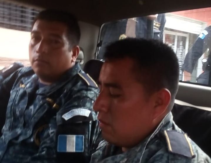 Los dos agentes fueron abandonados en la frontera Tecún Umán, San Marcos. (Foto Prensa Libre: Cortesía PNC)