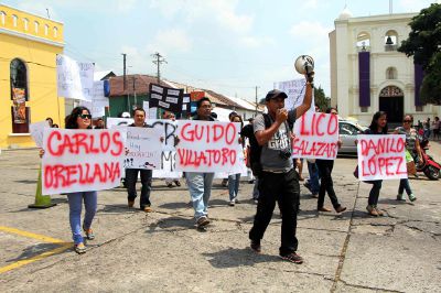 Estudiantes universitarios de Mazatenango, Suchitepéquez realizaron una marcha en rechazo a la muerte de comunicadores. (Foto Prensa Libre: Rolando Miranda)