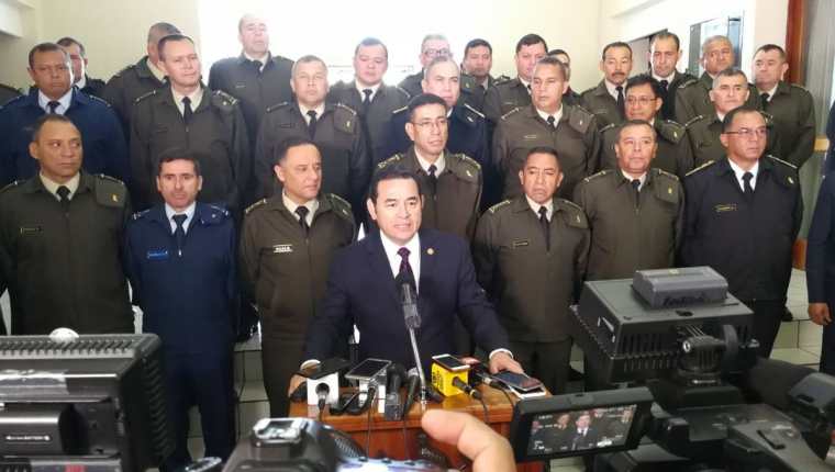 El presidente Jimmy Morales confirmó cambios de mandos en el Ejército de Guatemala. (Foto Prensa Libre: Carlos Hernández)