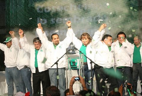De Izq. a Der., César Fajardo, secretario de actas; Jairo Flores,  secretario general, y Gloria Torres, secretaria de organización. (Foto Prensa Libre: Daniel Herrera)