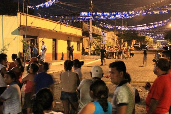 Fachada del inmueble donde ocurrió el incendio, y murió calcinado un menor de 1 año y ocho meses. (Foto Prensa Libre: Enrique Paredes)<br _mce_bogus="1"/>