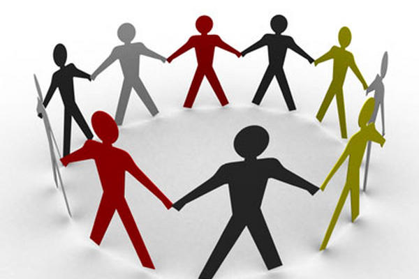 Las personas se ven influenciadas por el grupo en el que conviven.