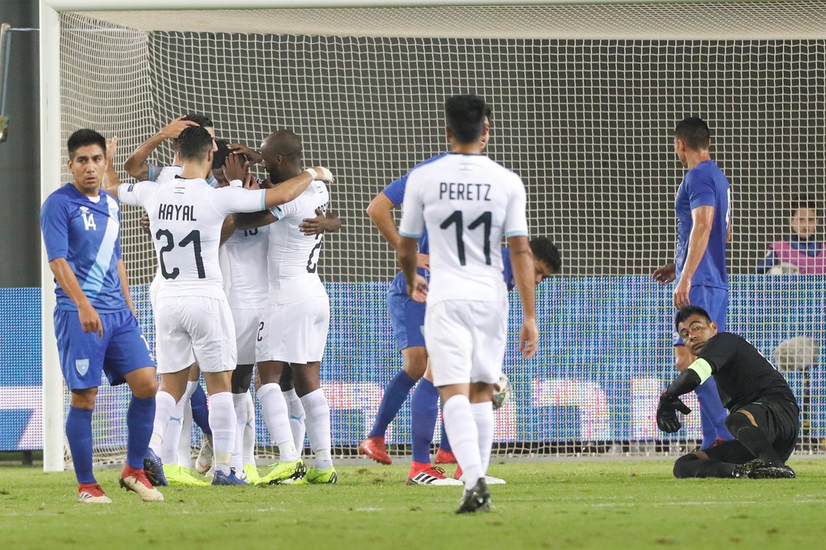 Jugadores israelíes celebra tras marcar el 2-0 ante Guatemala. (Foto Prensa Libre: EFE)