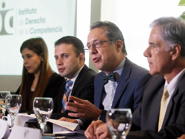 Directivos del Instituto de Derecho de la Competencia informaron sobre inconformidades de las últimas modificaciones de la ley del sector. (Foto Prensa Libre: Alvaro Interiano)