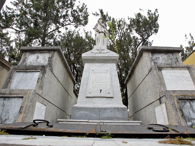 panteón de la familia Aparicio, en donde reposan los restos del matrimonio Aparicio Barrios.