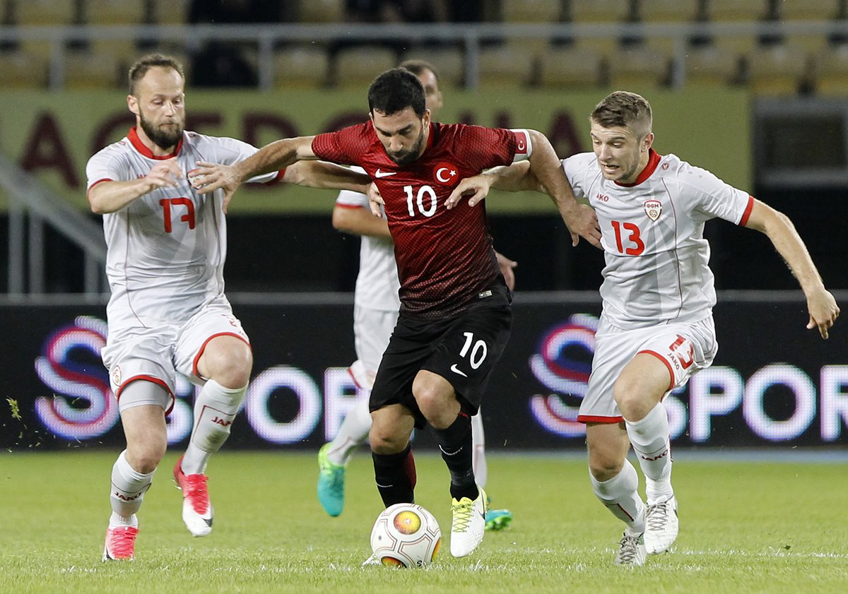 Arda Turan jugó ayer con Turquía en el juego amistoso frente a Macedonia. (Foto Prensa Libre: AP)