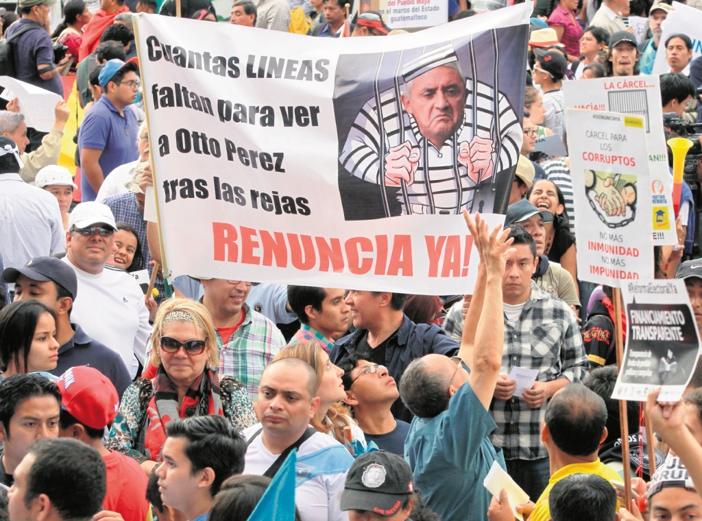 Nueva era ciudadana arrancó un 25 de abril, cuando la población comenzó a exigir justicia contra la corrupción y los abusos. (Foto Prensa Libre: Hemeroteca PL)