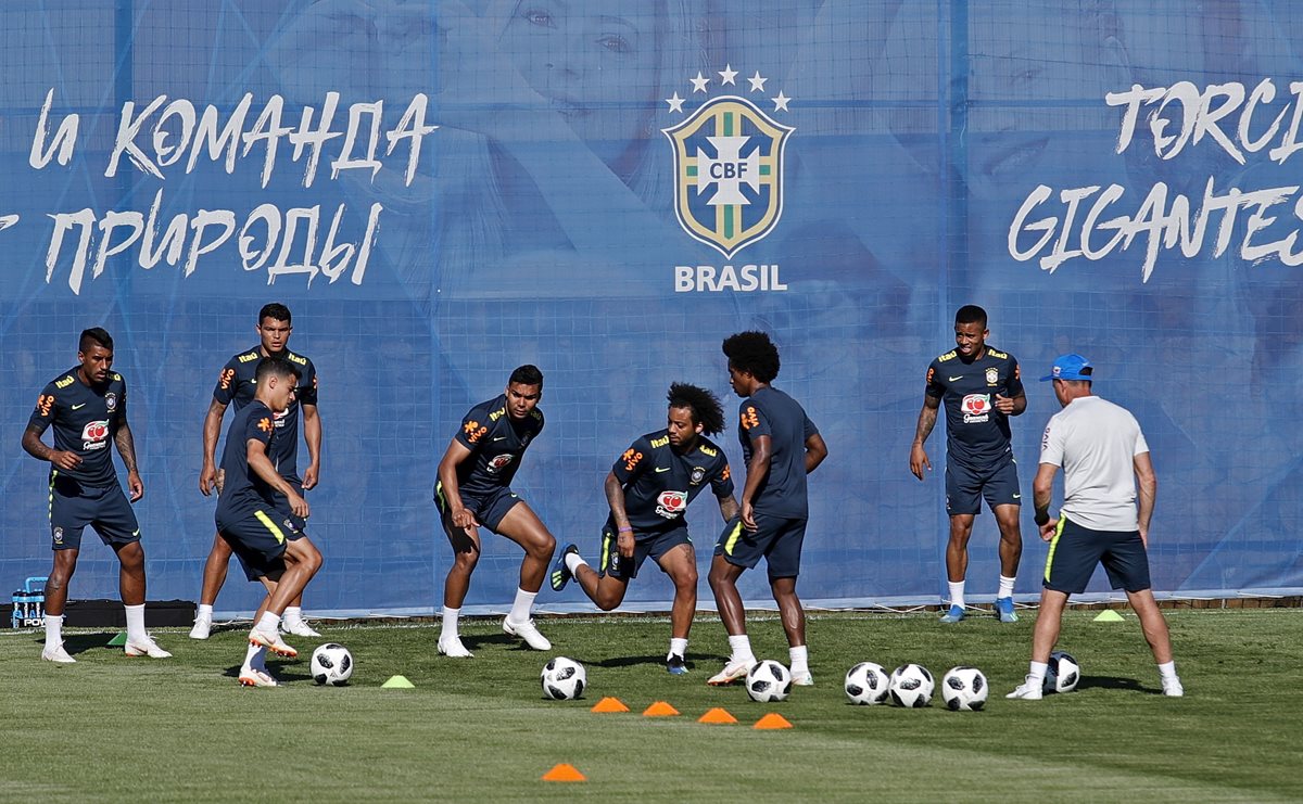 La Selección de Brasil trabajó este miércoles en Sochi. (Foto Prensa Libre: EFE)