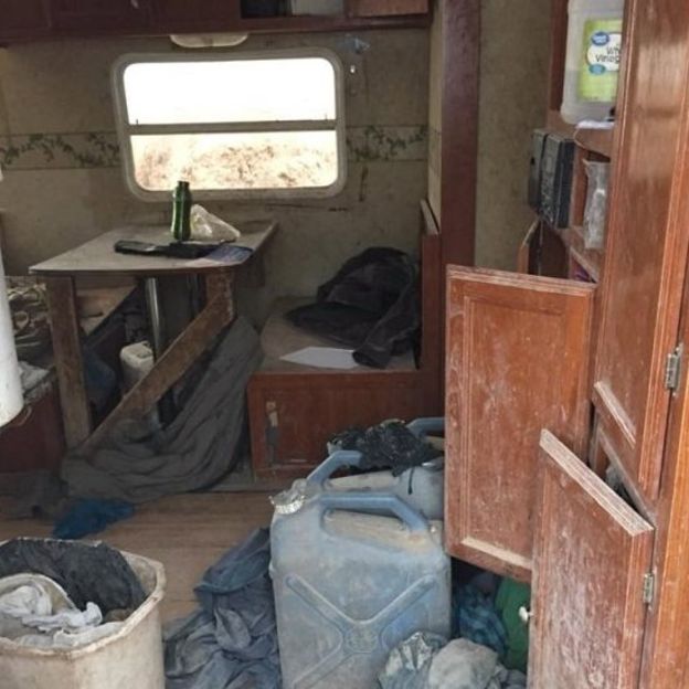 Las autoridades están tratando de determinar cómo es que los niños y las mujeres terminaron ahí. (EPA)