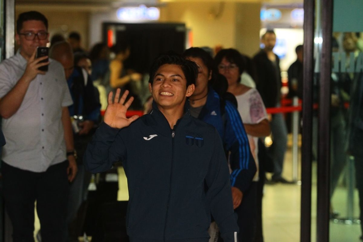 El recibimiento para Jorge Vega en el aeropuerto La Aurora fue histórico.
