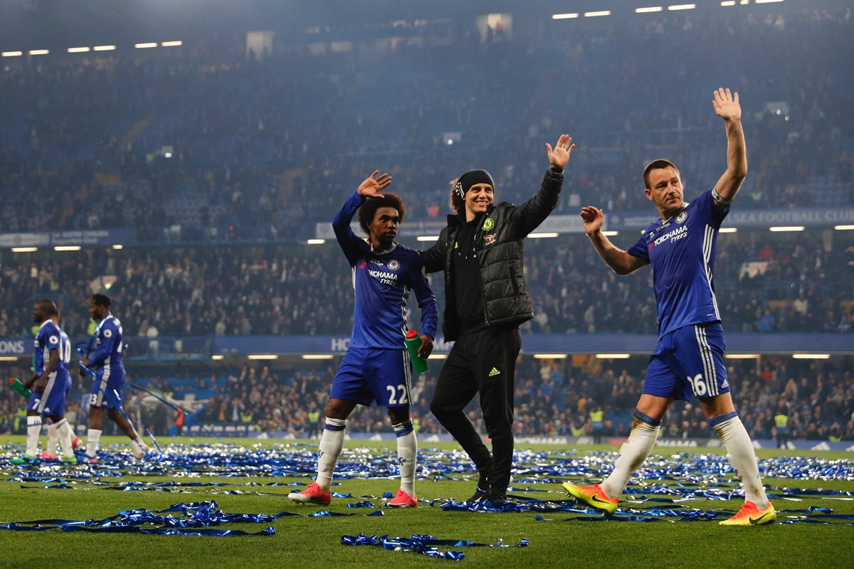 Jugadores del Chelsea festejan luego de vencer al Watford. (Foto Prensa Libre: AFP)