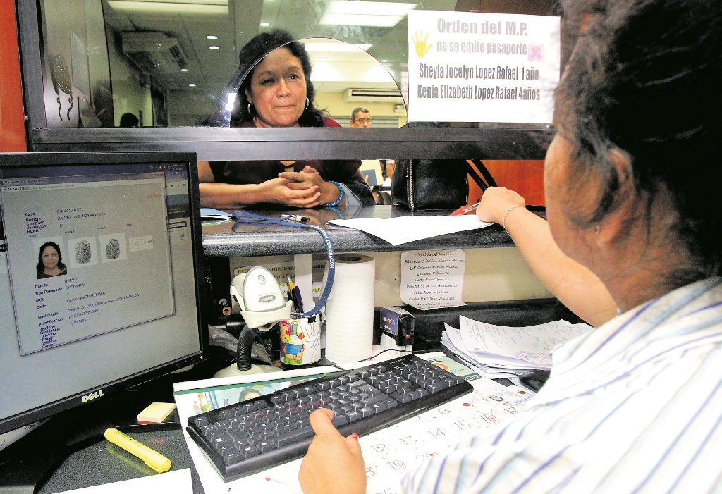 El fraude de los pasaportes falsos se extiende a diversos países de mundo, incluido Guatemala.  (Foto Prensa Libre: Hemeroteca PL)