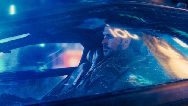 El personaje de Ryan Gosling, Blade Runner Oficial K, debe encontrar a Rick Deckard, interpretado por Harrison Ford, en Blade Runner 2049 (Foto: Alcon Entertainment)
