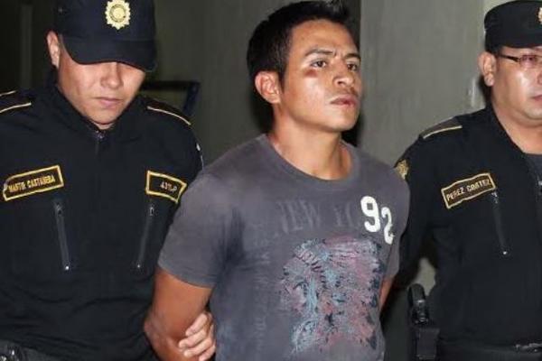 Julio René Valenzuela Monroy, de 24 años, fue recapturado este miércoles en un sector de Jalapa. (Foto Prensa Libre: Hugo Oliva)