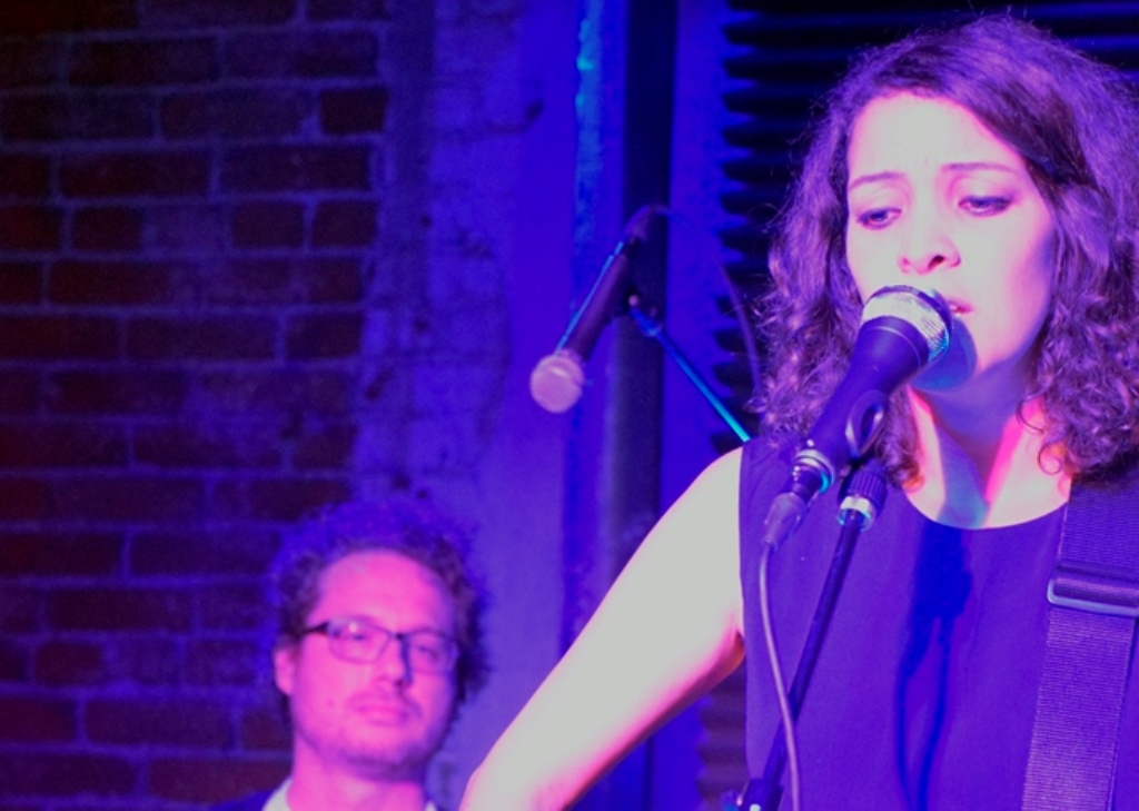 La cantautora guatemalteca Gaby Moreno festejó a los padres con una canción. (Foto Prensa Libre: Giovanni Bautista)