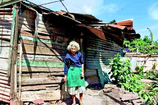 La pobreza y la violencia fueron los males que más agobiaron a los hondureños en el 2013. (Foto Prensa Libre: AP)