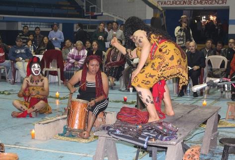 La obra Ixkik, en la que  solo participan mujeres, ha sido presentada en varios lugares, incluso fuera del país. (Foto Prensa Libre: Ángel Julajuj)