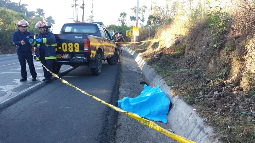 Lugar donde murió el motorista en Pastores, Sacatepéquez. (Foto Prensa Libre: Renato Melgar).