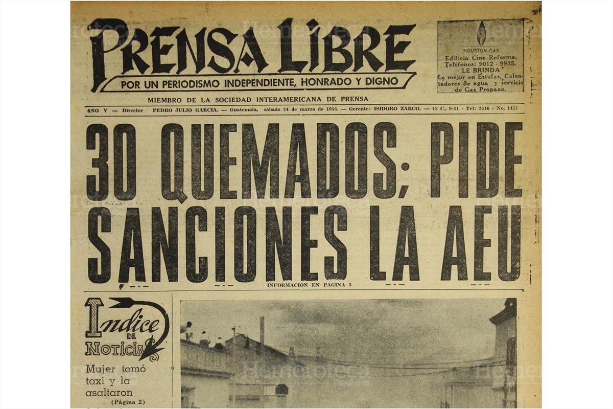 Portada de Prensa Libre del 24/03/1956 sobre atentado en el desfile bufo. (Foto: Hemeroteca PL)