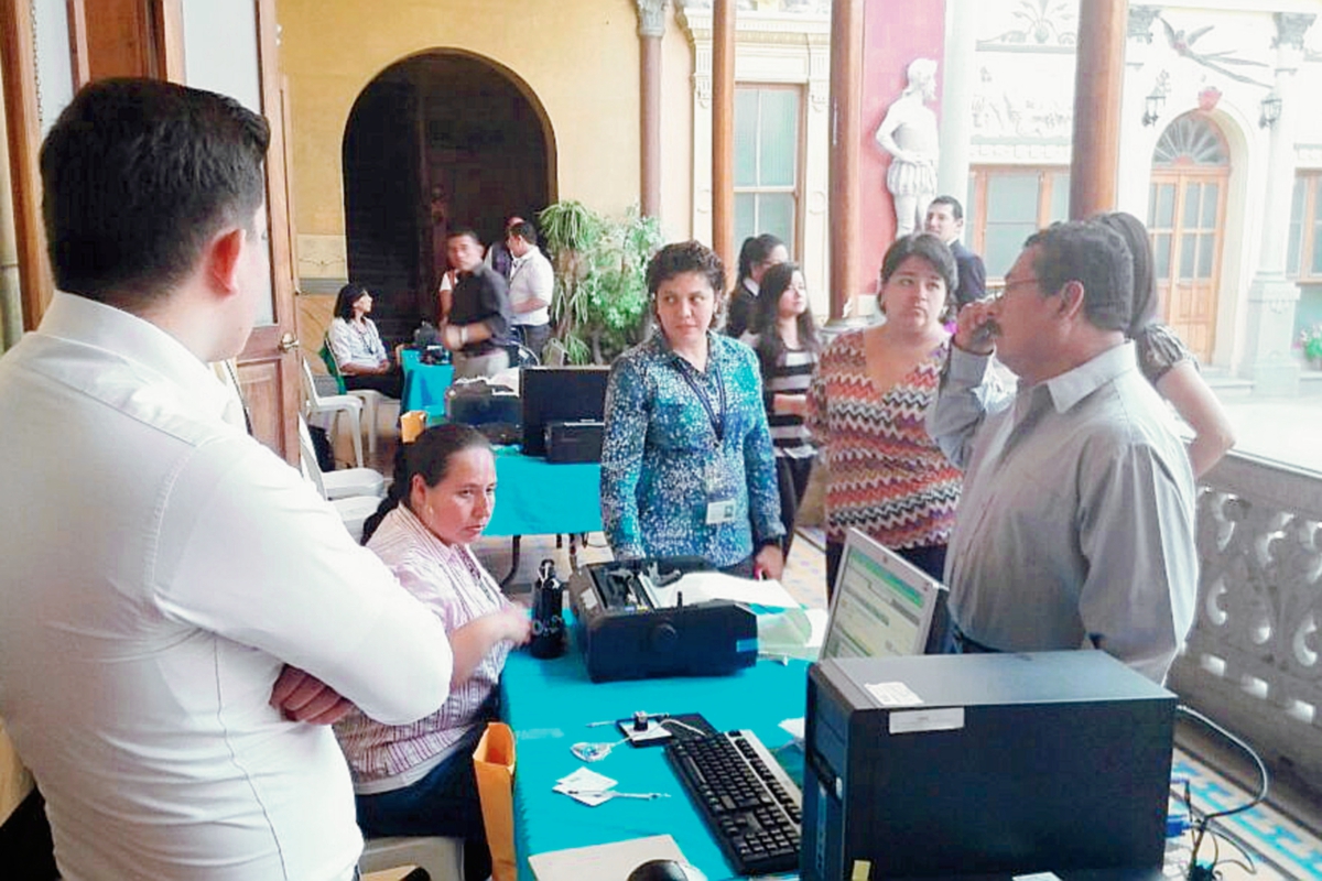 Las mesas de empadronamiento móvil funcionarán el 17 de marzo en las instalaciones del TSE. (Foto Prensa Libre: Hemeroteca PL)