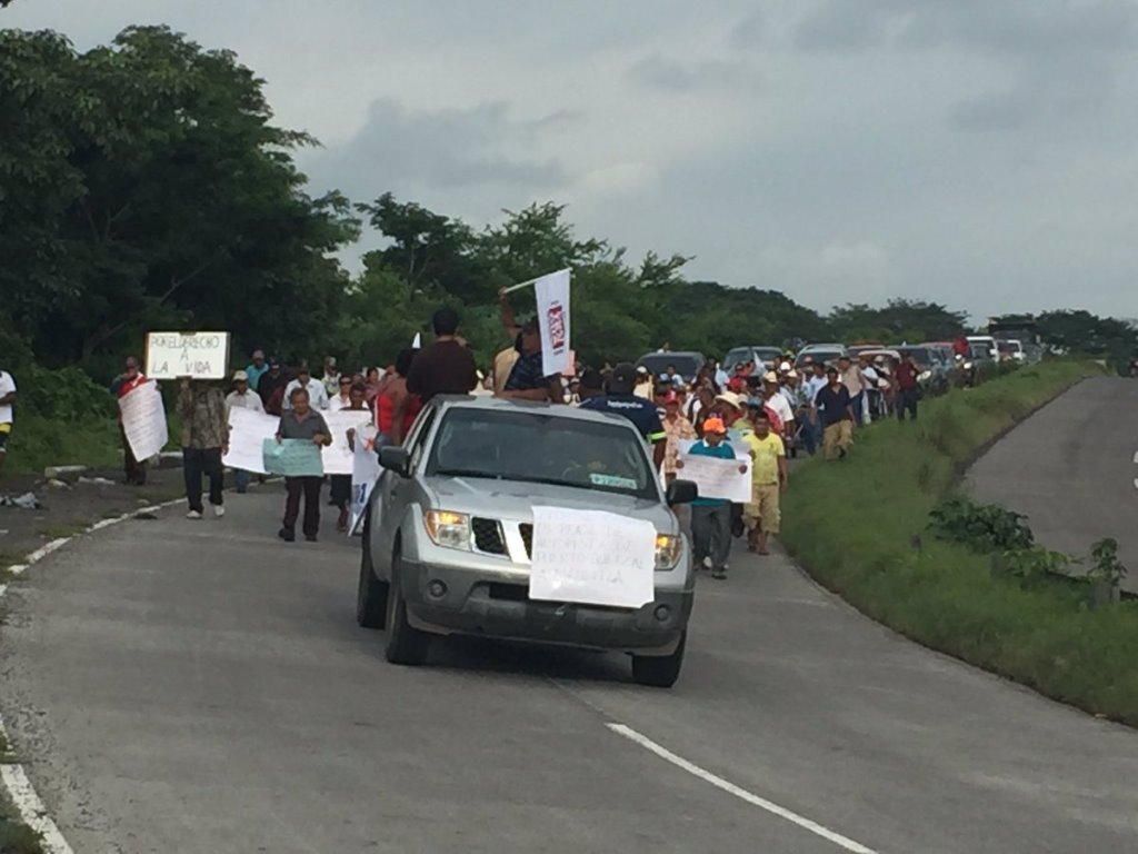 Marcha a favor de los pilotos se efectúa en Puerto Quetzal, Escuintla. (Foto Prensa Libre: Carlos E. Paredes)