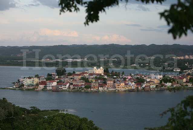 Vista panorámica de la isla de Flores (Foto: Hemeroteca PL)