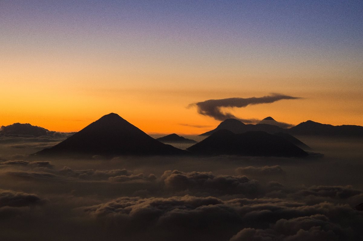 La riqueza natural es un orgullo para los guatemaltecos. En la imagen, vista desde el volcán de Acatenango. (Foto Prensa Libre: David Rojas)