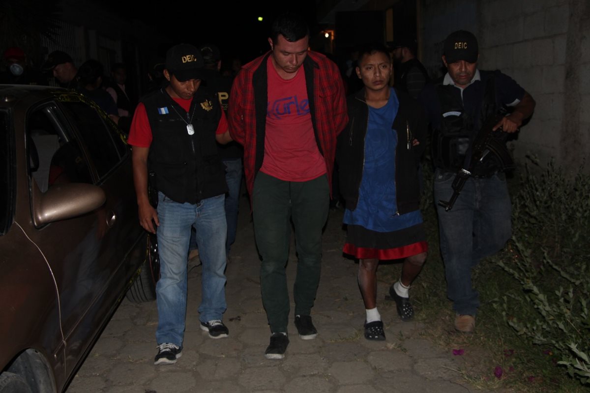 Dos hombres capturados por la muerte de una mujer el 16 de agosto último. (Foto Prensa Libre: PNC)