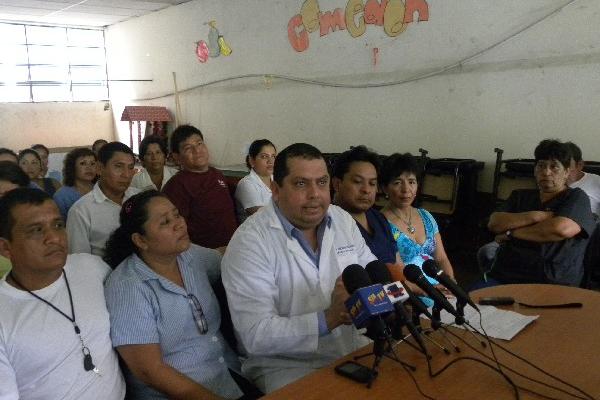 Sindicalistas denuncian  intromisión de funcionarios en la asignación de plazas en el hospital de Mazatenango, Suchitepéquez.