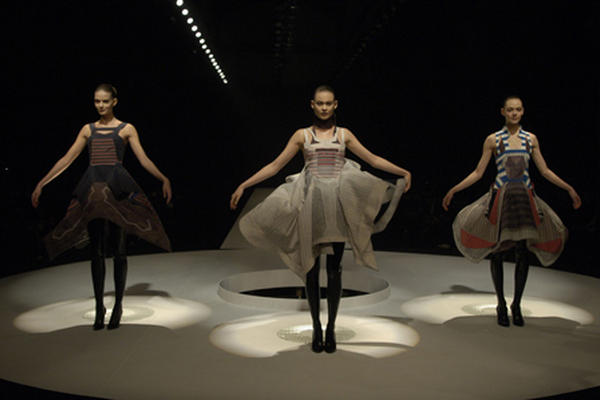 Diseños de Hussein Chalayan