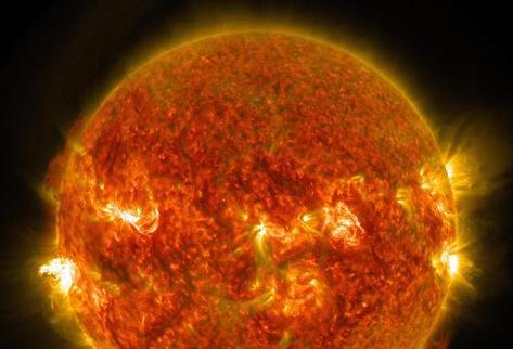 Imagen de la Nasa muestra al Sol emitiendo llamas solares. )(Foto Prensa Libre: AFP)