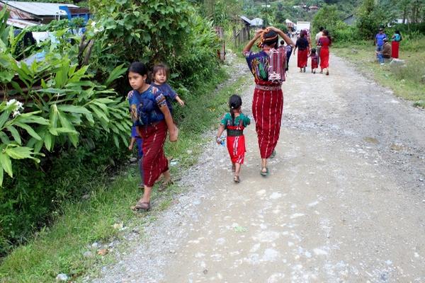 Joyabaj, Chiché,  y el cantón Chupol, Chichicastenango, Quiché, son afectados por embarazos en menores. (Foto Prensa Libre: Óscar Figueroa)
